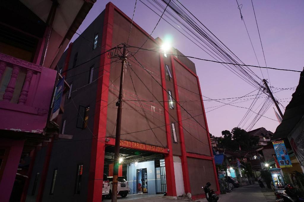 Hotel Urbanview De Grand Garuda