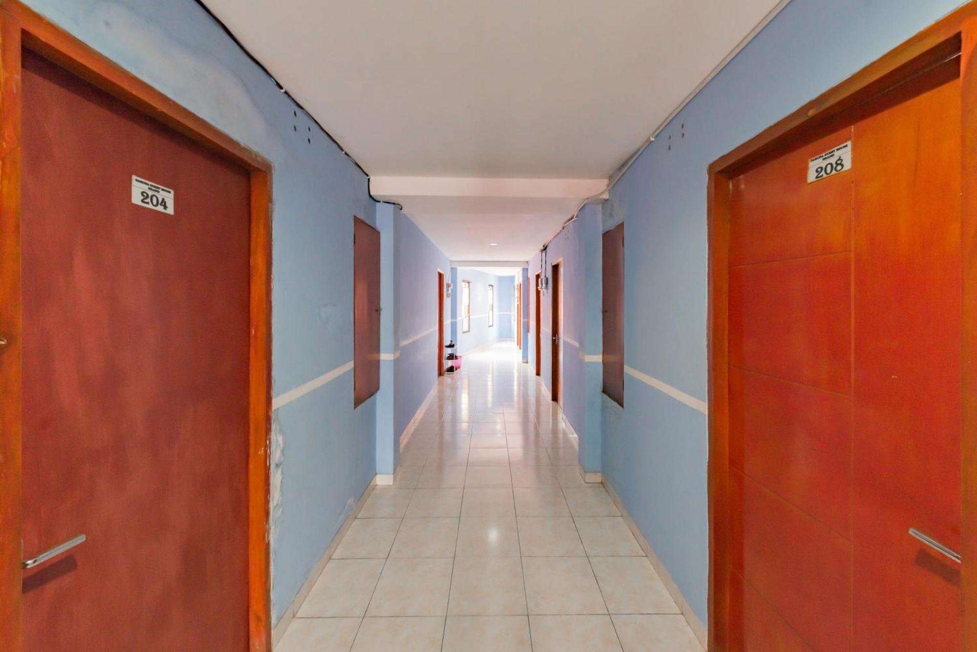 Urbanview De Grand Garuda Hotel